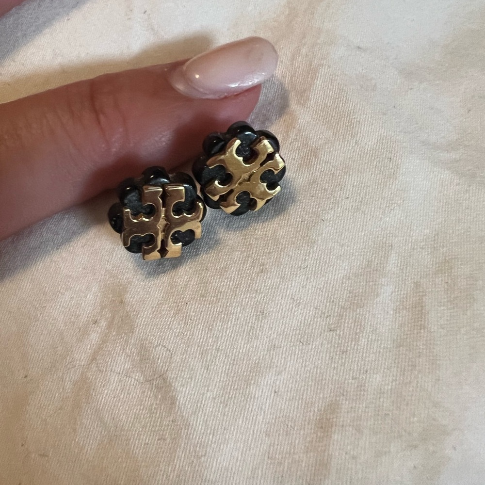 earrings - Picture 2 of 3